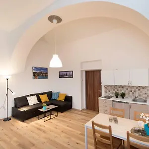 Aaa Krakovská , Praga Repubblica Ceca